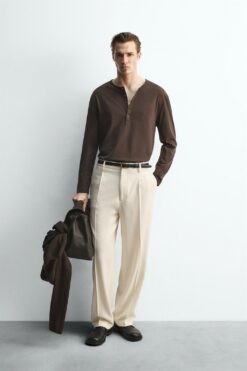 Alternative view of ÁO PHÔNG CỔ TRÒN CÓ NẸP KHUY LIMITED EDITION